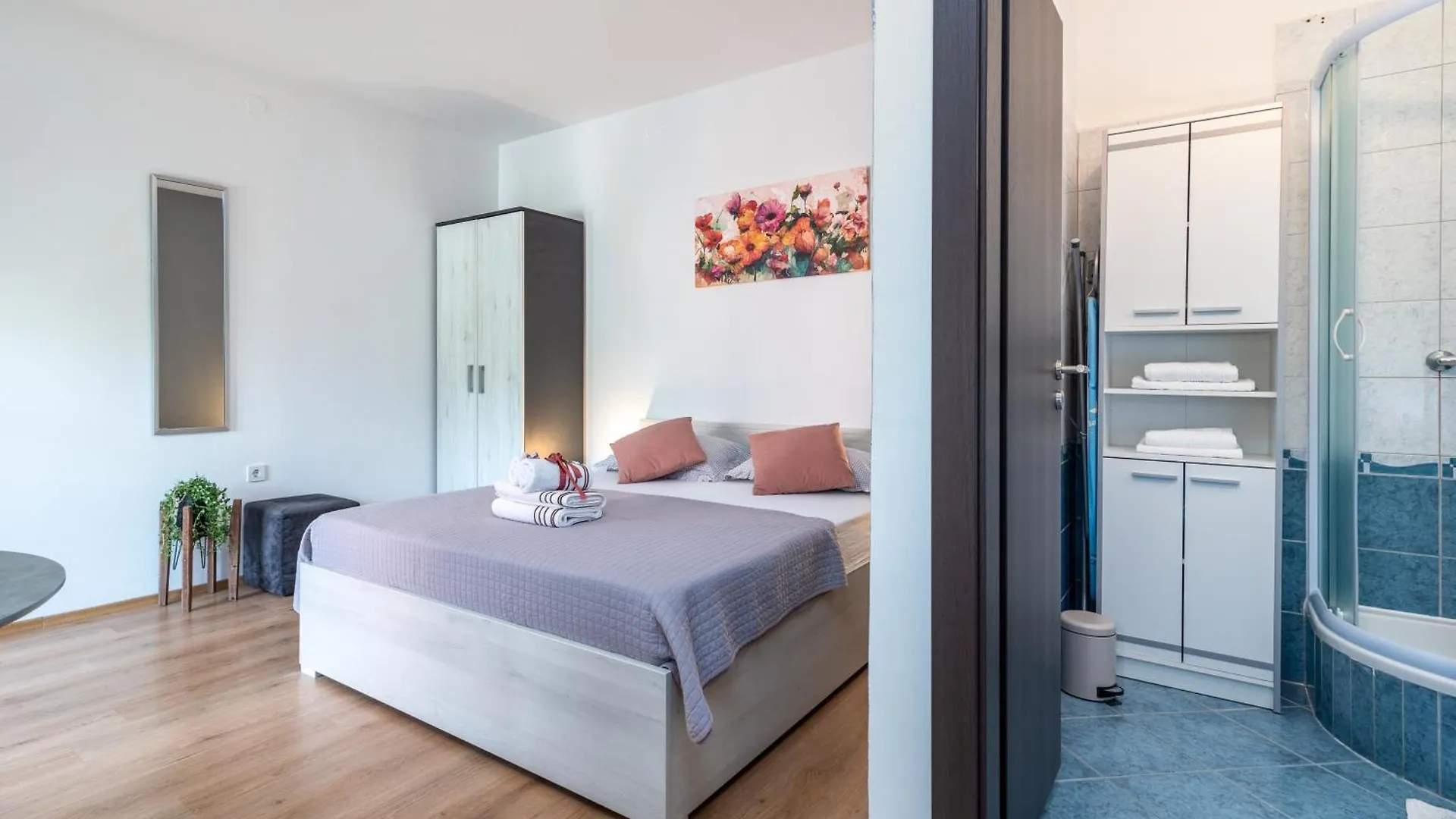 Studio Apartment Coce Трогир