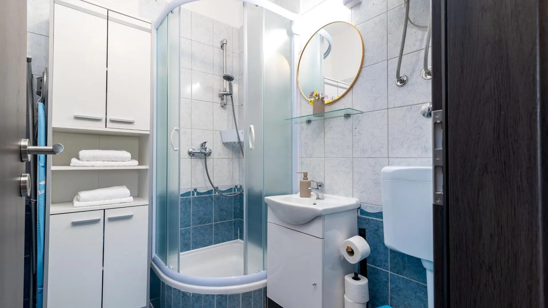 Studio Apartment Coce トロギール