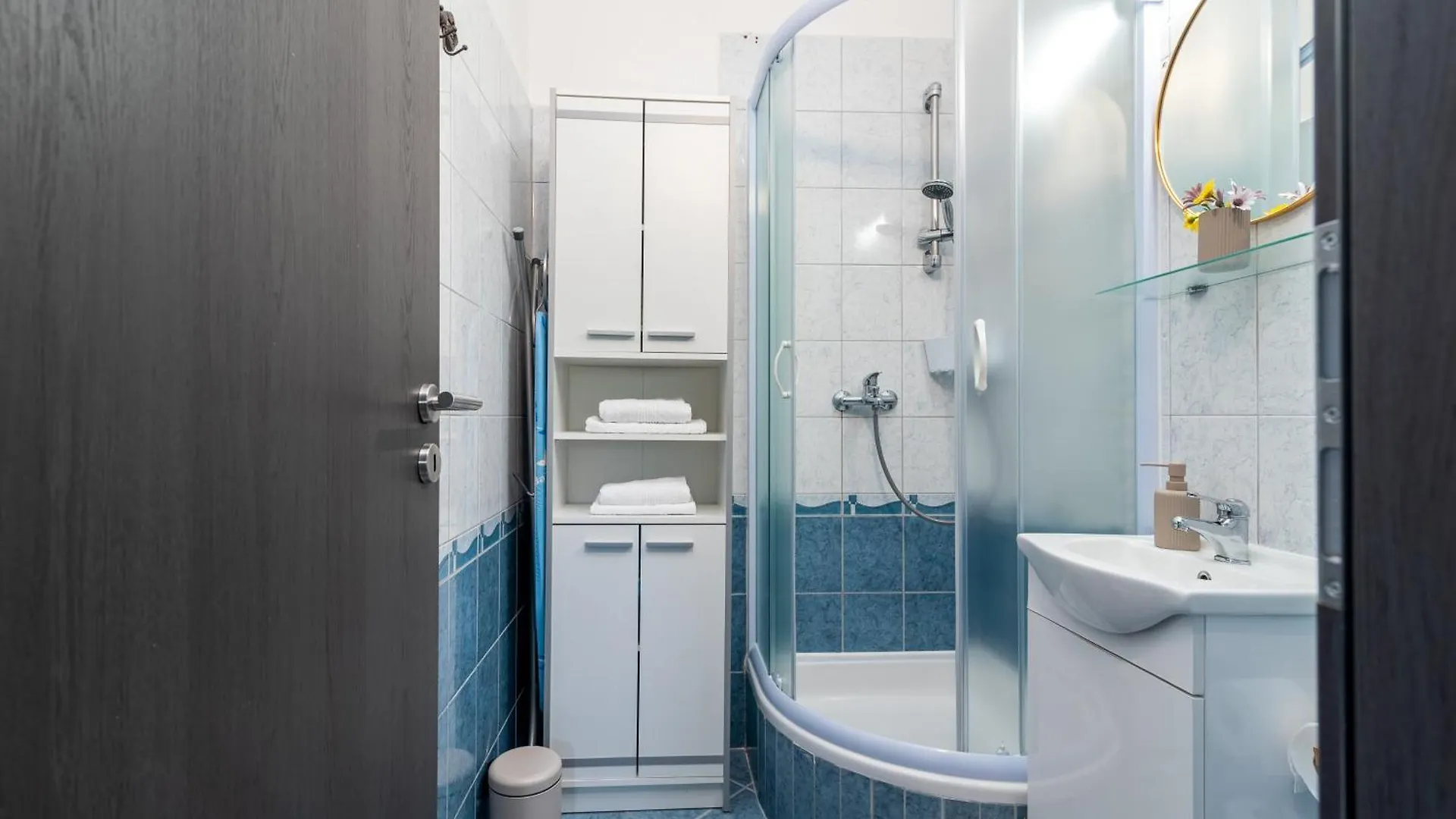 Studio Apartment Coce トロギール