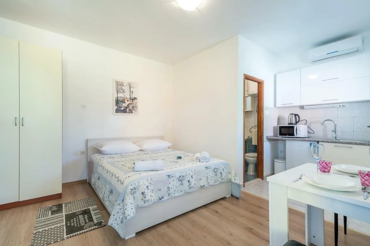 Studio Apartment Coce