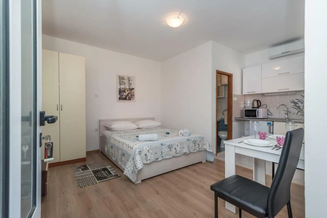Studio Apartment Coce Trogir