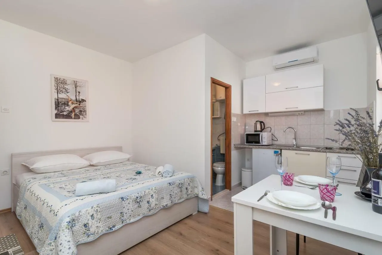 Studio Apartment Coce Croatia